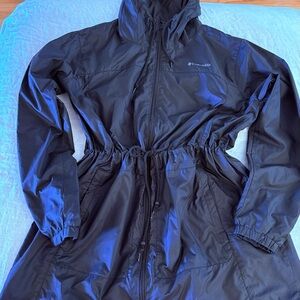 Columbia Black Full-Zip Cinched Waist Hooded Jacket - Flattering